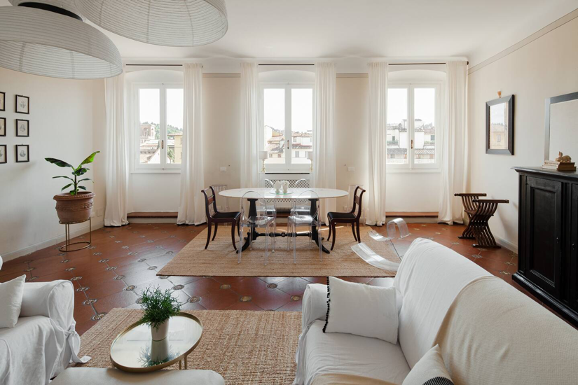 Photo Gallery Stunning Apartment with Balcony View: Experience Historic Florentine Football on June 24th!